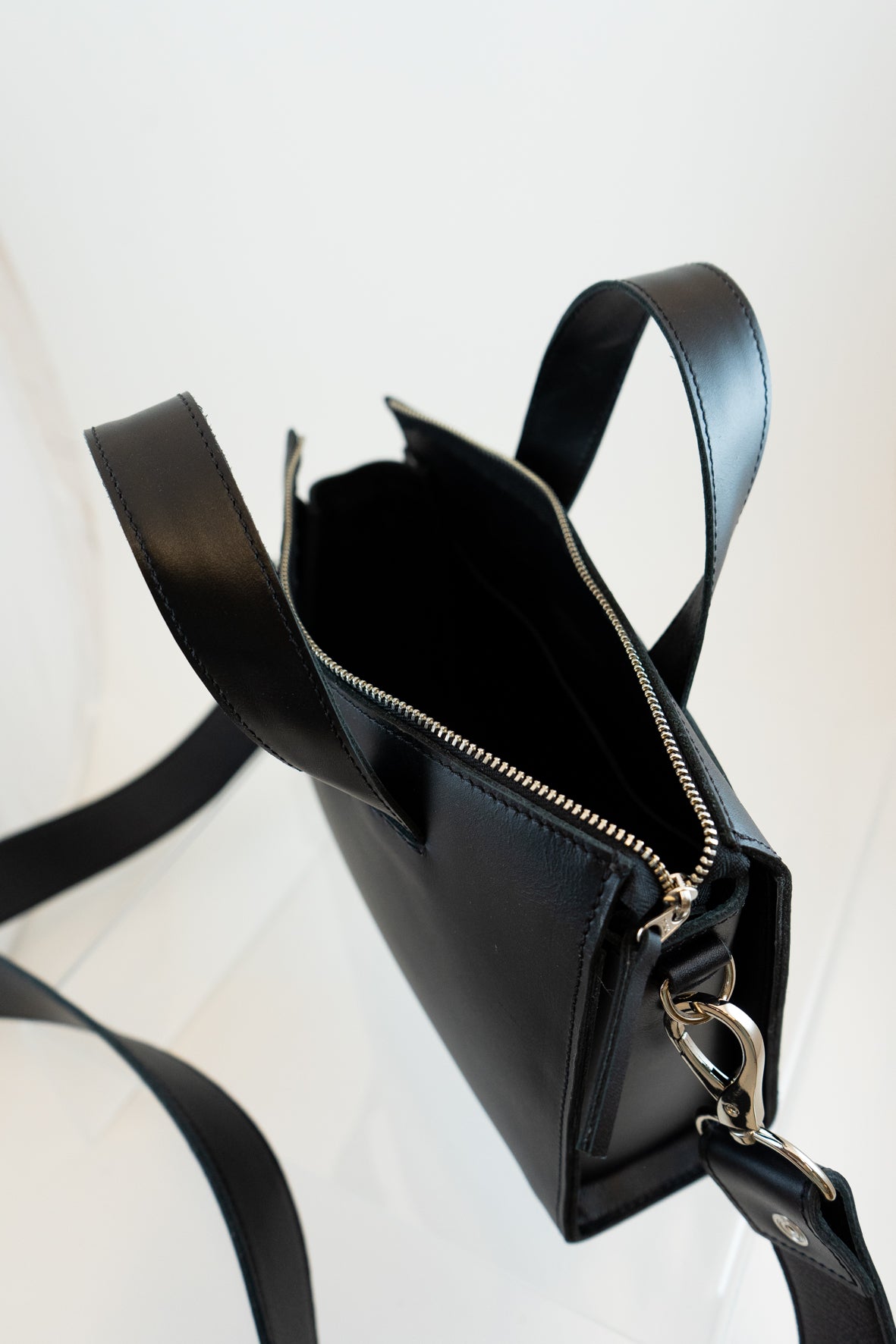 AARE shoulder bag